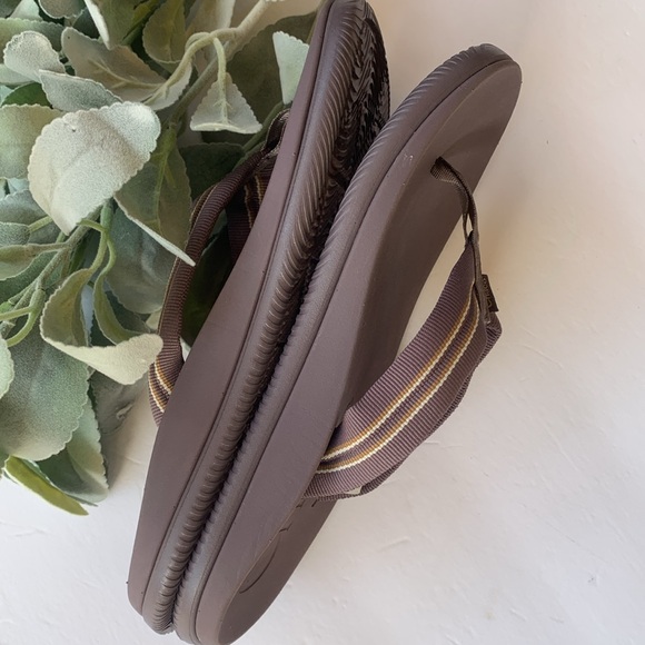 Chacos Chillos Flip Sandals Women’s in Purple - Picture 5 of 8